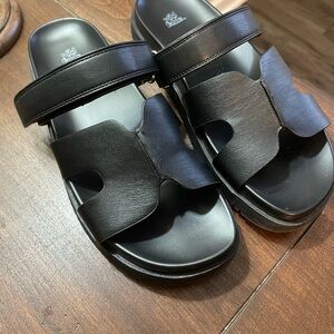 Wild Fable Black Double Strap Sandals